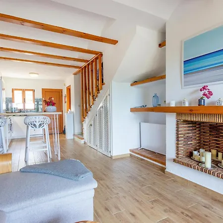 Stunning In With Swimming Pool *
